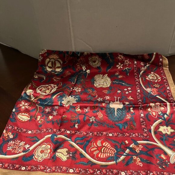 Sang Can Si silky scarf. - Picture 3 of 3